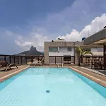 Apartamento Moderno em Prédio à Beira-mar na Praia de Ipanema